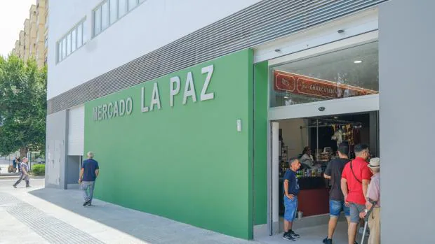 Inauguración del nuevo Mercado de la Paz en la calle Barbate de Cádiz