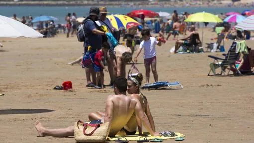 10 mitos sobre tomar el sol que hay que desmentir para prevenir el cáncer de piel