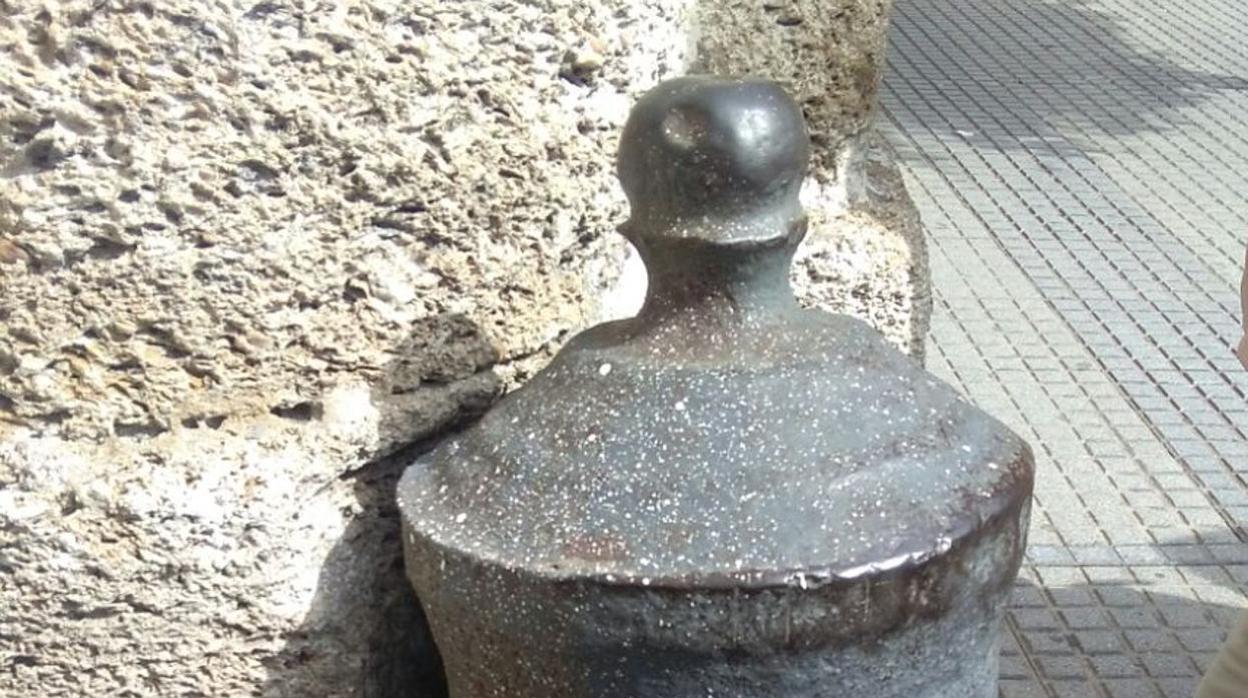 170 guardacantones del casco histórico de Cádiz, como nuevos