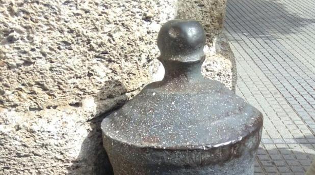 170 guardacantones del casco histórico de Cádiz, como nuevos