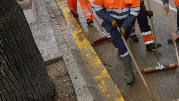 El nuevo servicio de limpieza se retrasará aún más por un error del Ayuntamiento de Cádiz