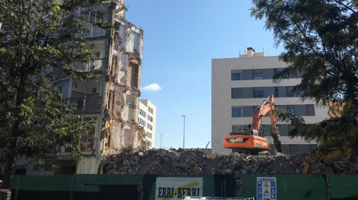 Demolición de las viviendas de la calle Cooperativa.