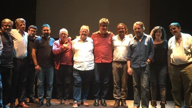 Homenaje al poeta Antonio Cabrera