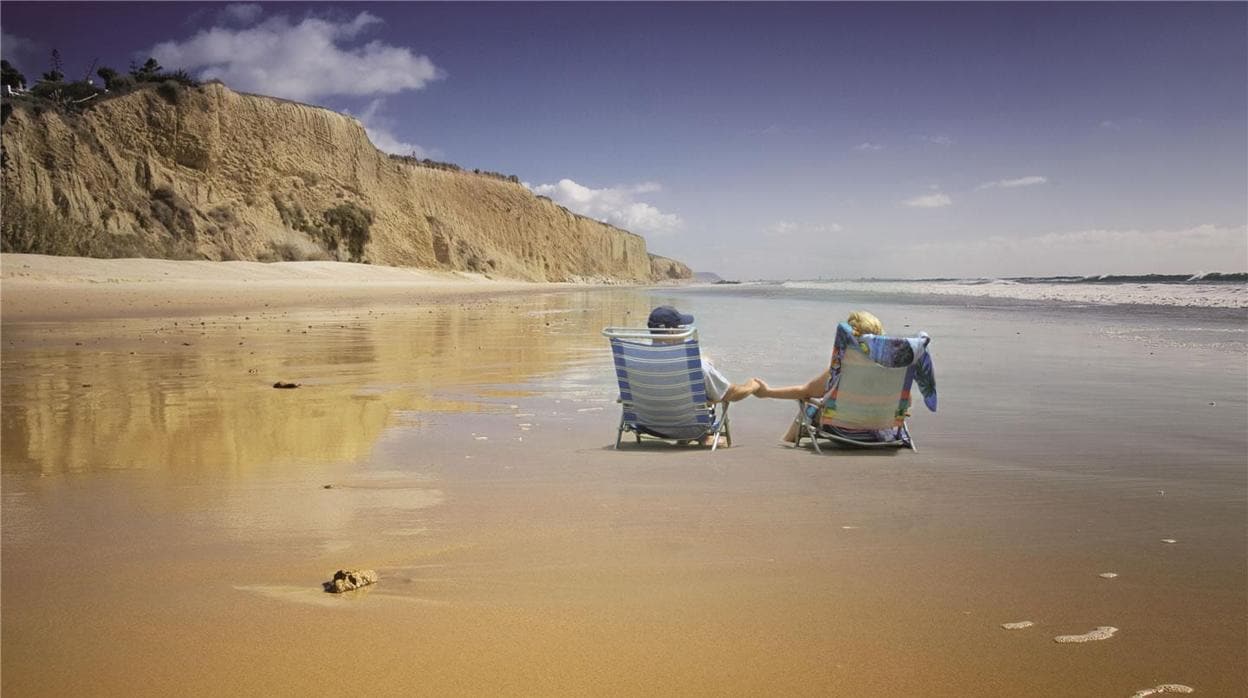 Cádiz está lleno de rincones costeros donde disfrutar del entorno de manera natural.