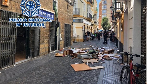 Un gaditano del barrio de la Viña tira la casa por la ventana