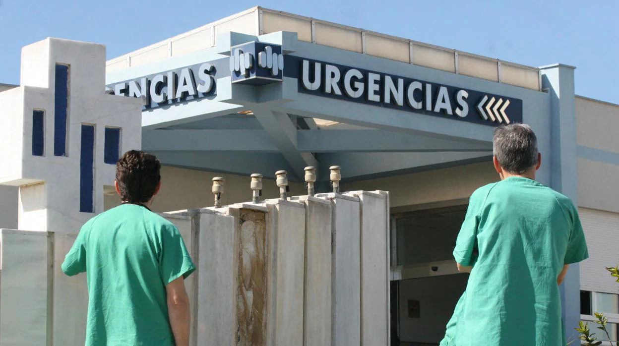 El hospital Virgen del Camino, donde ingresaron dos de los pacientes afectados en la provincia.