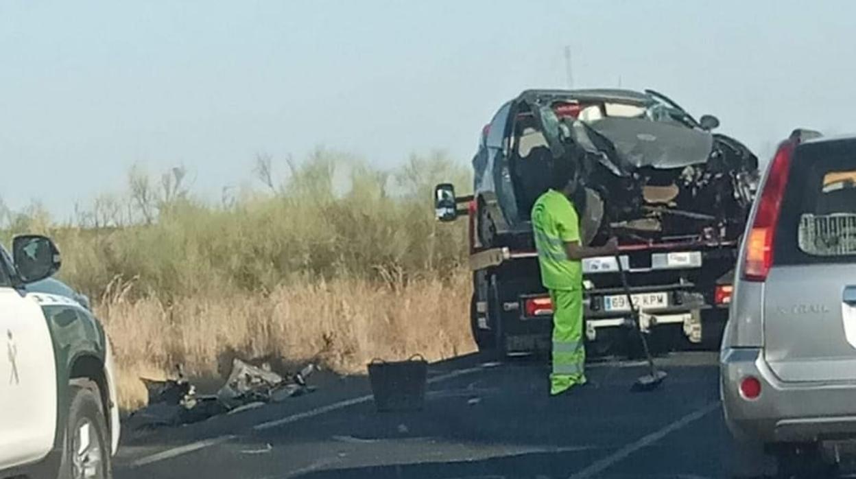 Un menor muerto y dos heridos en un accidente de tráfico en Burguillos, Sevilla