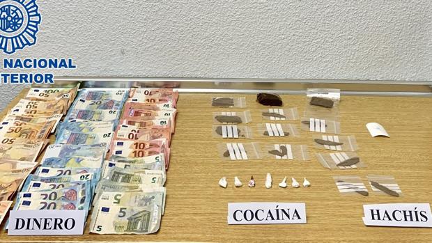 Prisión para la presunta responsable vender cocaína y hachís en un piso de La Línea