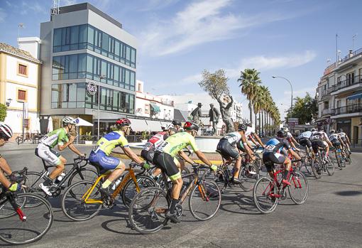 Claudio Clavijo y Benita Catalán se alzan con el 40ª Trofeo Ciclista Los Palacios y Villafranca