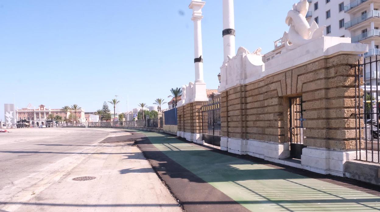 La valla de seguridad, último escollo para abrir el carril-bici por el muelle