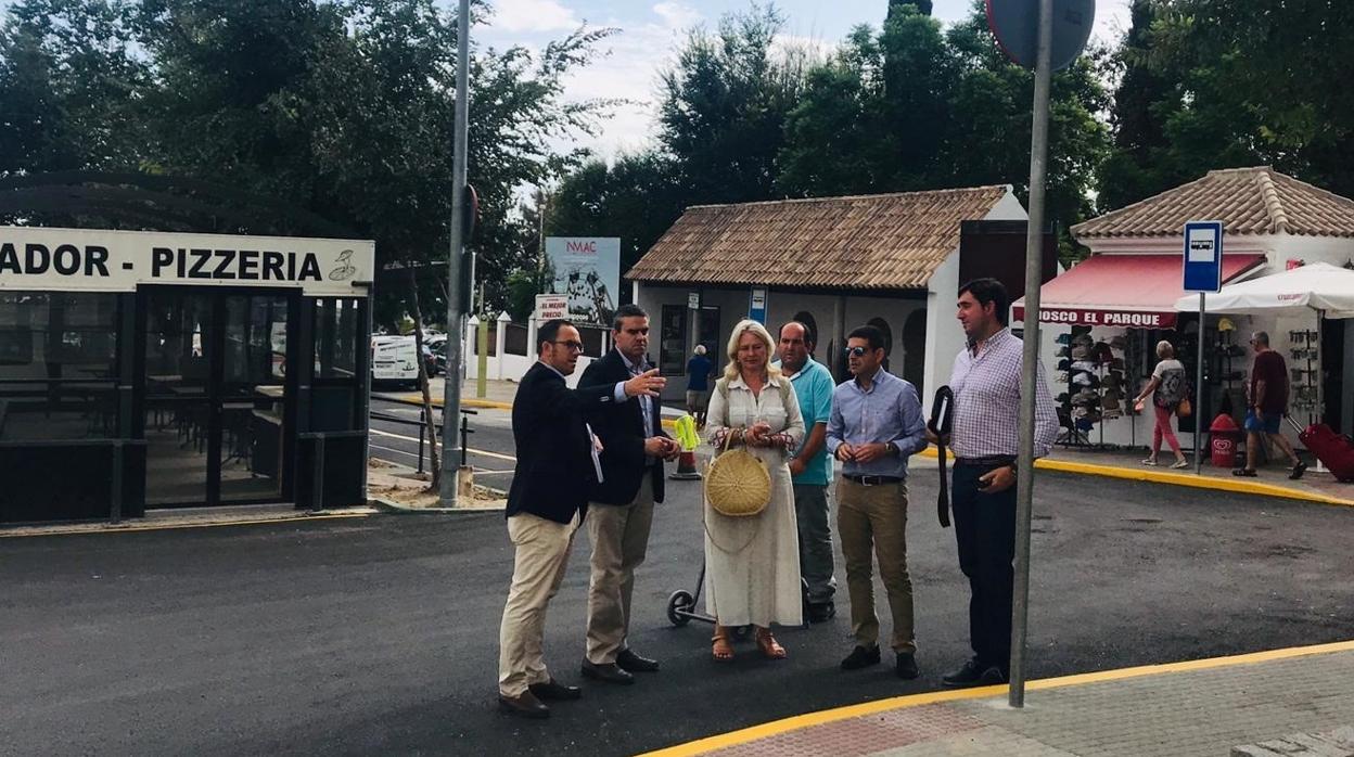 La Junta finaliza las obras de mejora de accesibilidad de paradas de autobús en cinco municipios de la provincia