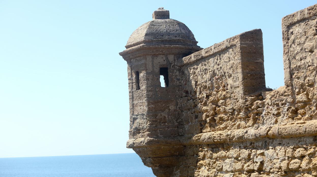 Un detalle del castillo de San Sebastián.