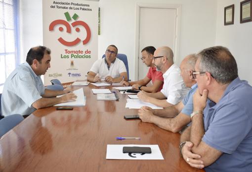 Reunión de la Asociación de Productores de Tomate