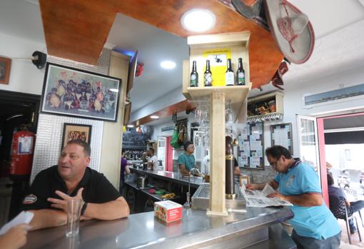 Carlos, propietario del 'Bar Nuestro de cada día'