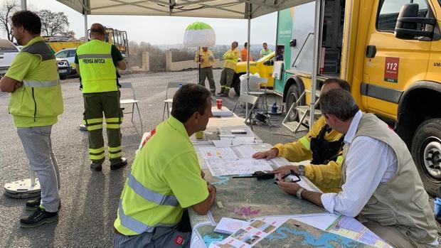 Vuelven a casa los desalojados por el incendio en El Ronquillo tras su estabilización