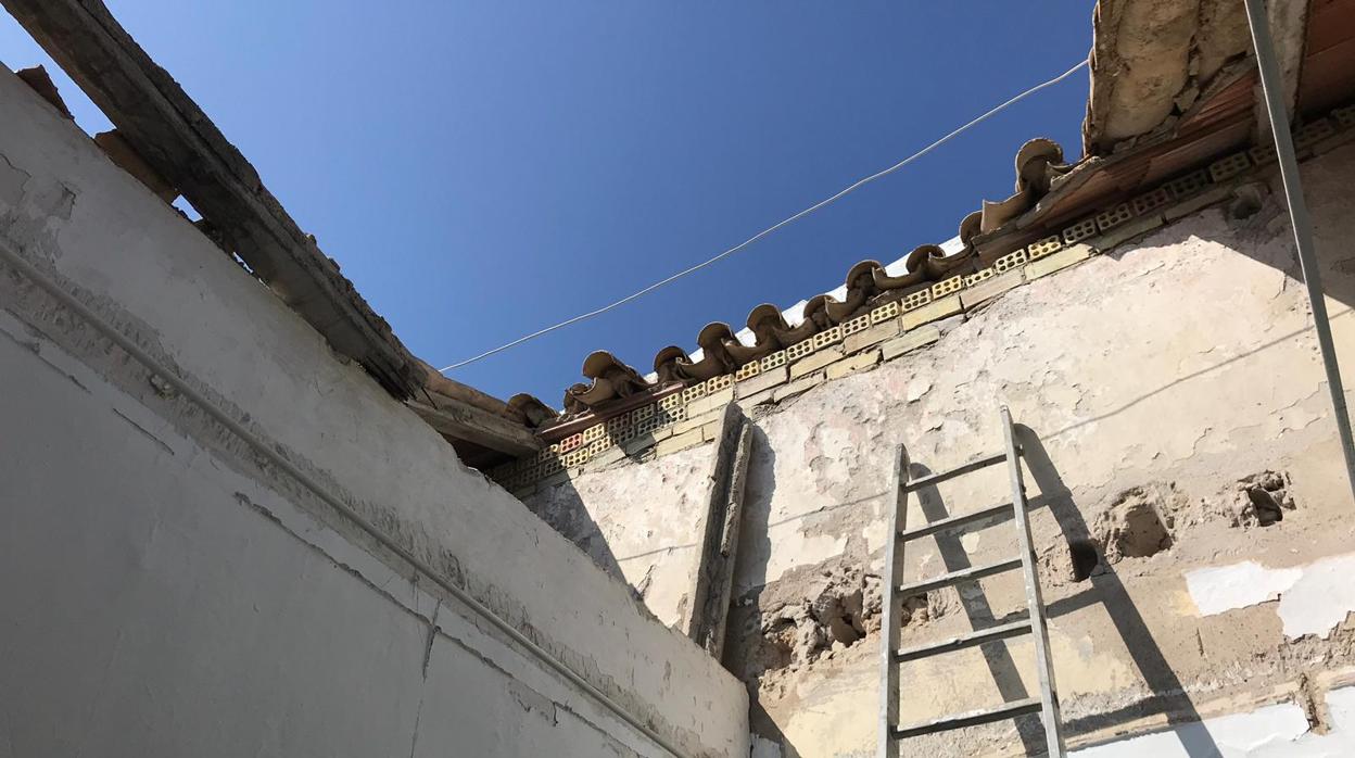Una de las dependencias más afectadas tras la caída de la techumbre del convento de Santa María