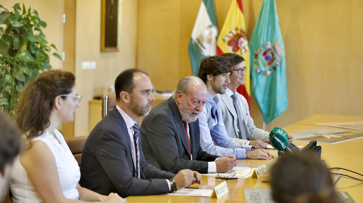 Villalobos junto a Manuel Lombo en la presentación del videoclip que promociona el turismo de la provincia