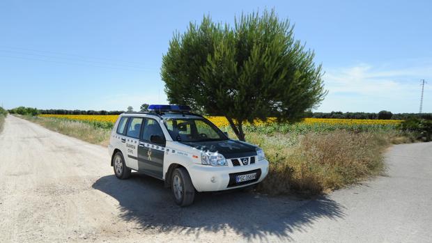 Un muerto y una herida de gravedad tras caer de una moto en Cantillana