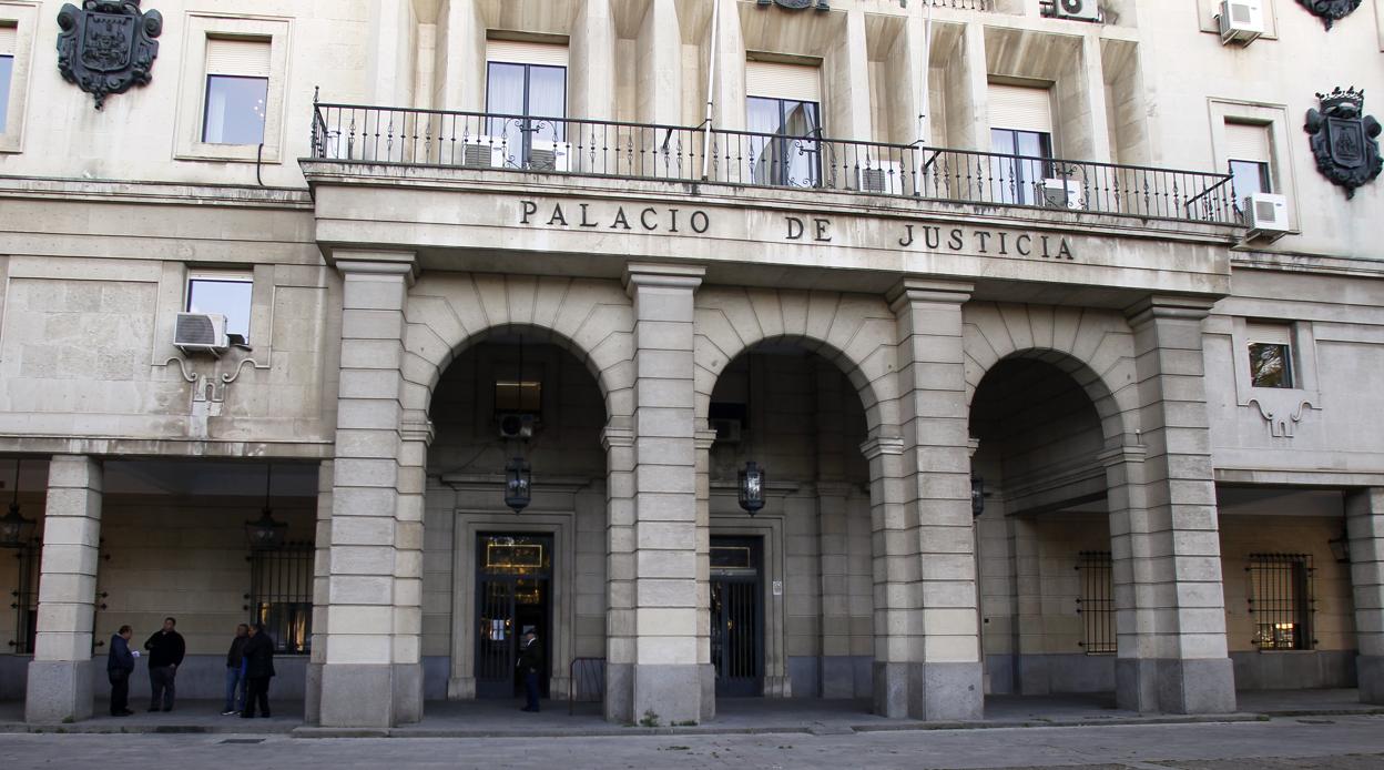 Fachada principal de la Audiencia de Sevilla