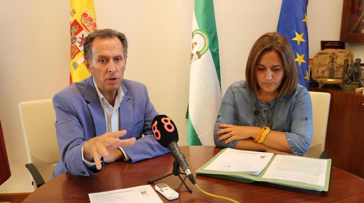 El alcalde, José María Román, explica qué significa el título de Municipio Turístico.