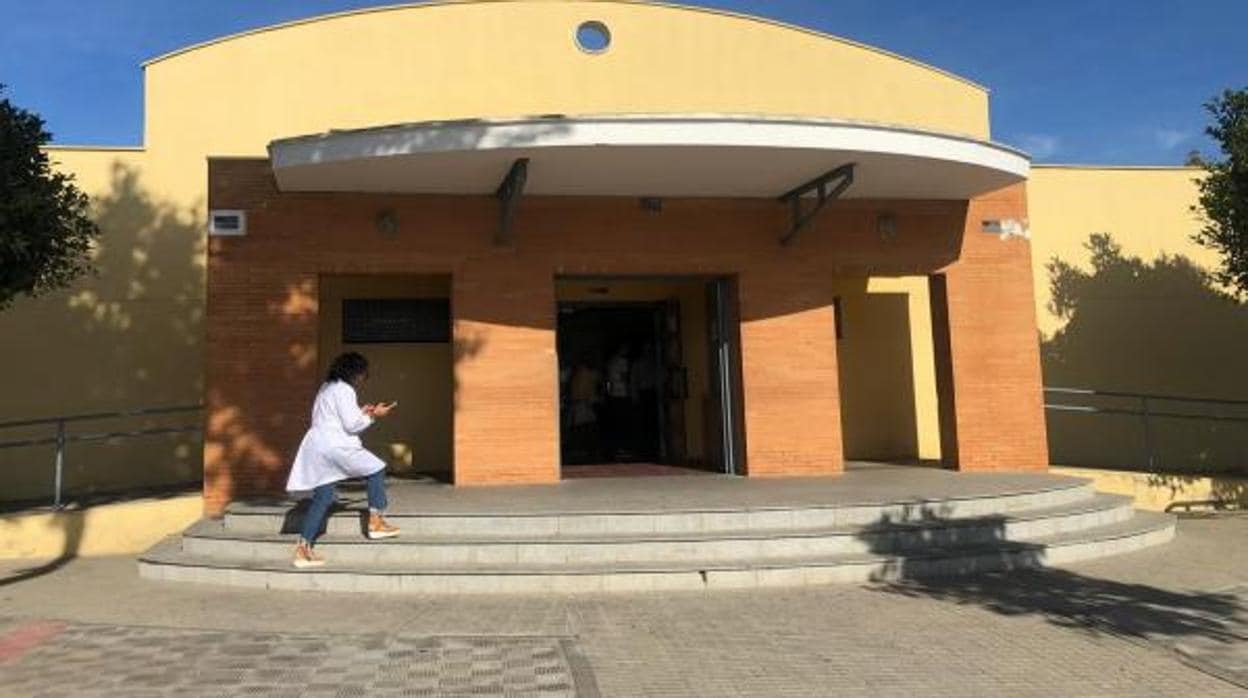 El centro de salud de Los Montecillos, obligado a cerrar por las tardes por la falta de personal