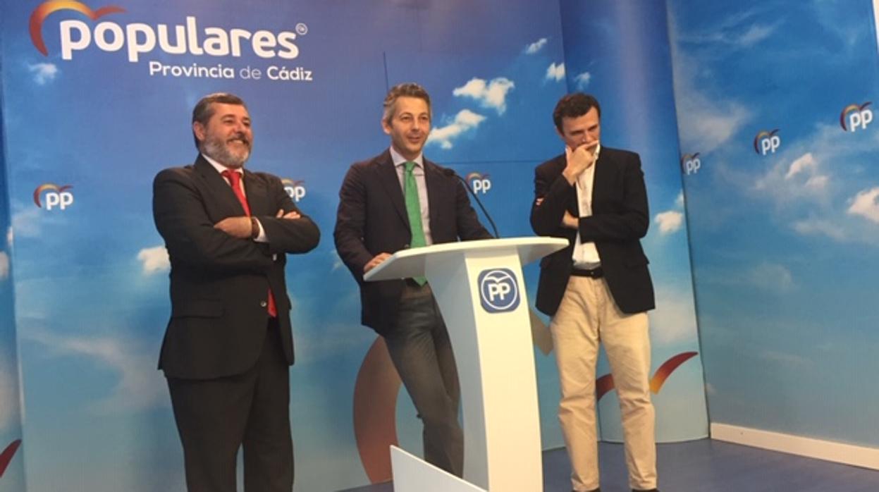 Candón, Núñez y García durante la rueda de prensa celebrada en la sede provincial del PP