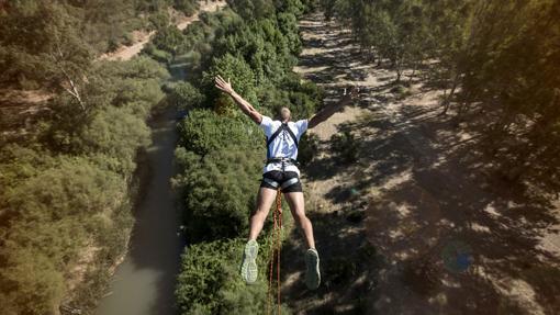 Actividades extremas en Cádiz: salto en paracaídas, vuelo en globo, parapente, barranquismo...