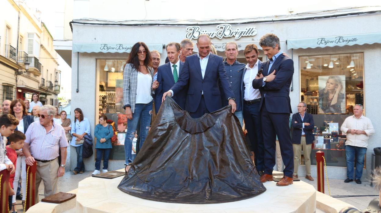 El maestro Emilio Oliva ya cuenta con un monumento en Chiclana