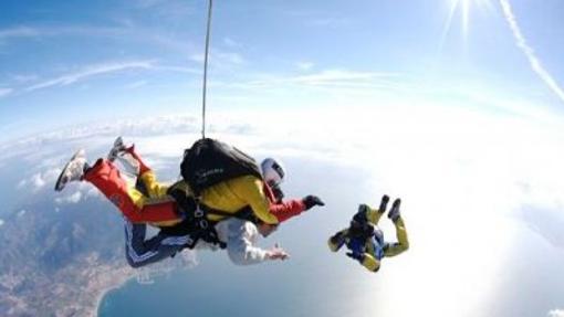 Salto en paracaídas en Cádiz.