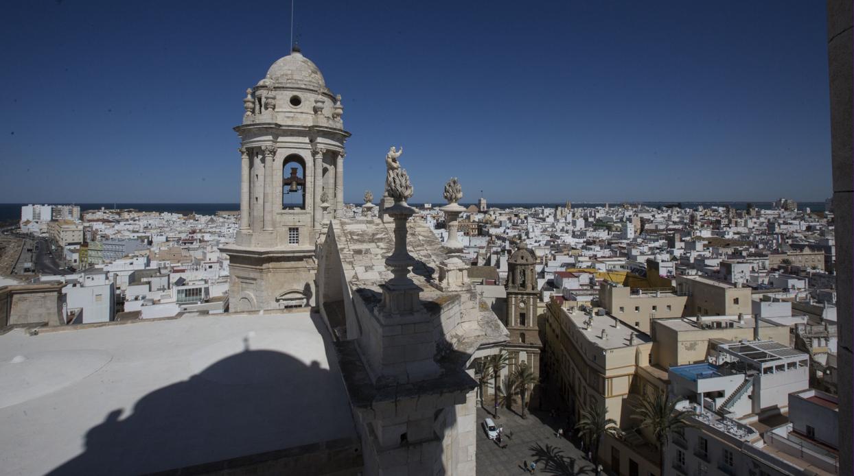 Vistas desde la torre del reloj de la Catedral de Cádiz.