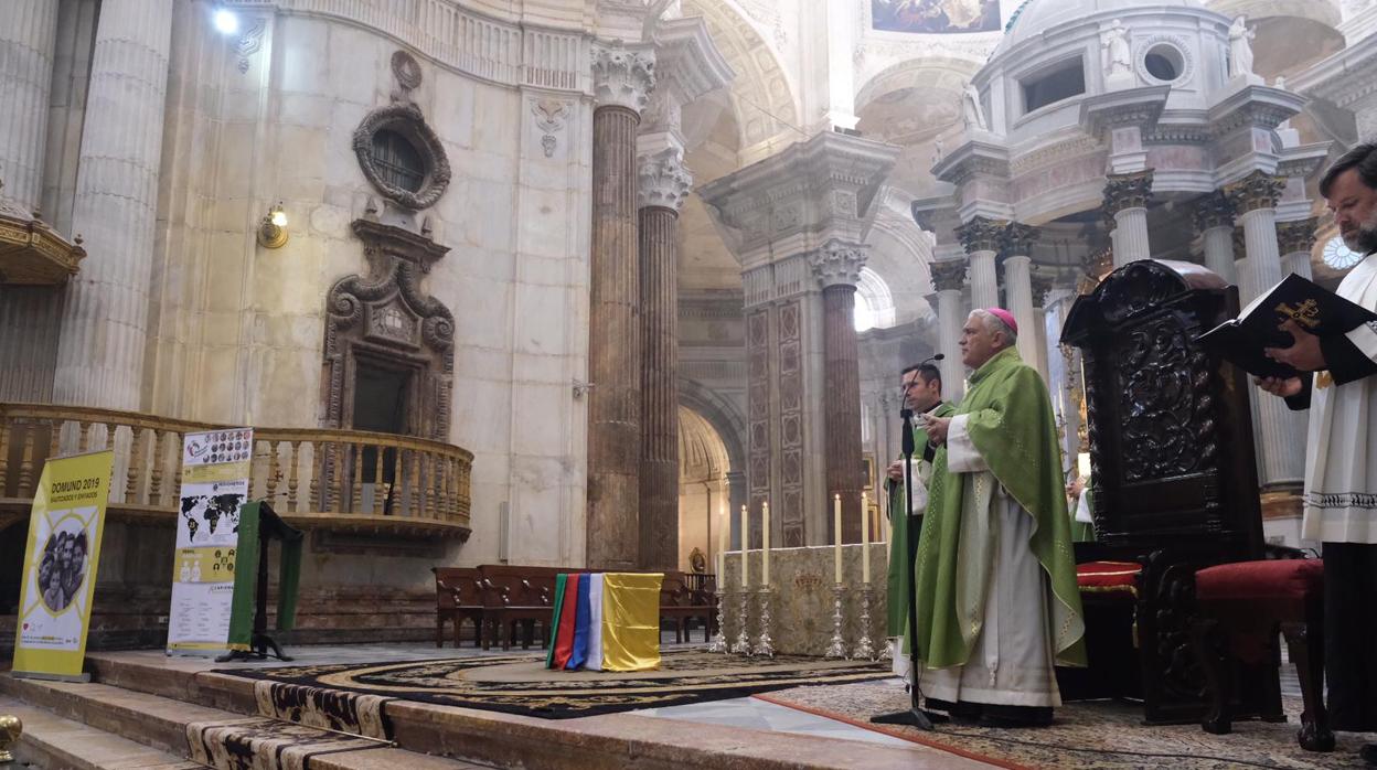El obispo de Cádiz Rafael Zornoza ha presidido la jornada dominical del día del Domund.