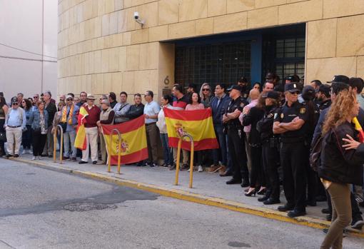 Apoyo a los policías de Cataluña desde Cádiz: «¡Compañeros, estamos orgullosos de vosotros!»