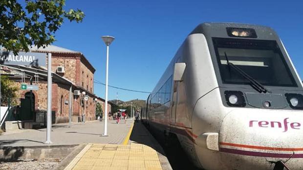 «Es escandaloso que haya comarcas sevillanas donde el tren funcionaba mejor a principios del siglo XX»