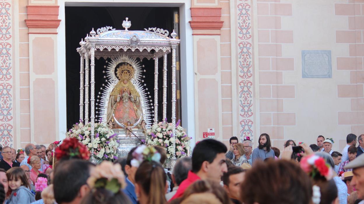 Cuatrovitas a la salida de la parroquia de San Martín de Tours