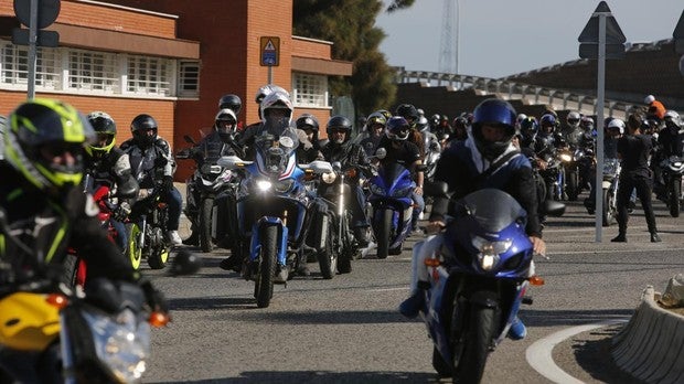 Un millar de moteros marcha en Cádiz contra los guardarraíles sin protección