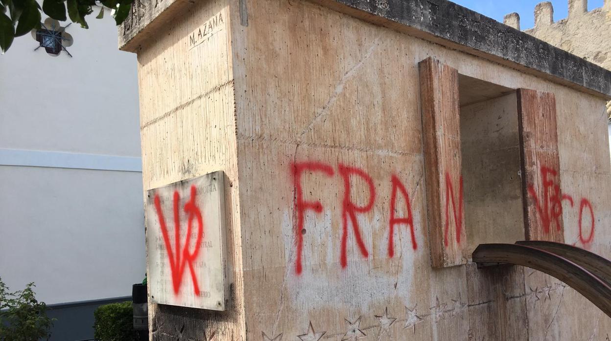 Una de las pintadas aparecidas en Marchena con el nombre de Franco