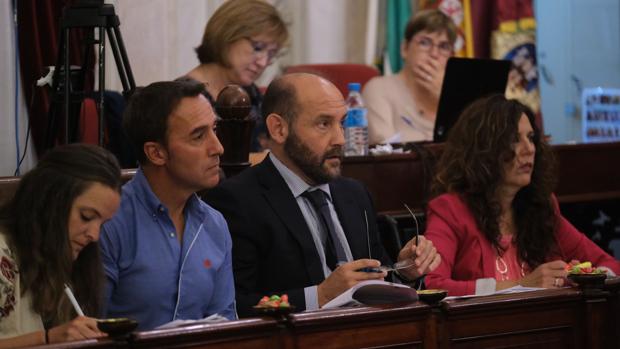 PP: «Es una cacicada que Podemos diga que no cumple los acuerdos»