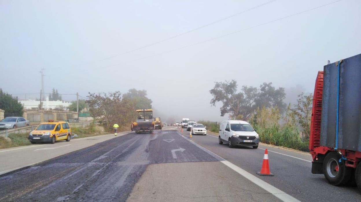 Fomento realiza obras de conservación en la carretera A-314 en Vejer y Barbate