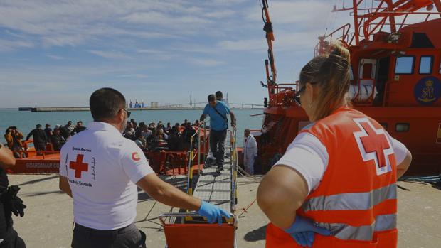 72 inmigrantes llegan a Cádiz capital