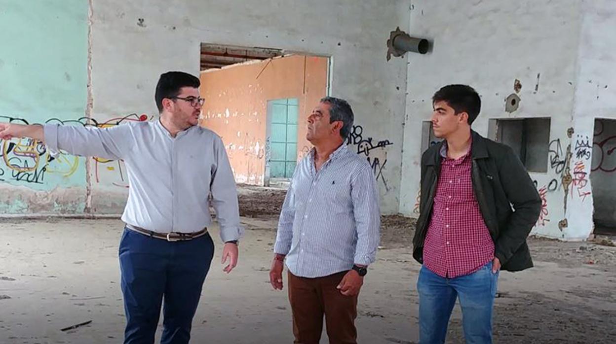 El alcalde, Gabi Santos, durante una visita a las instalaciones