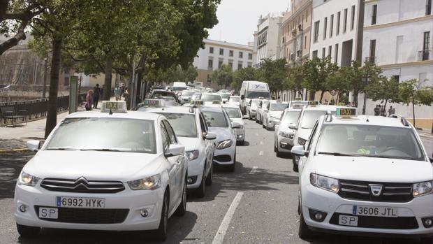 Los taxistas convocan una manifestación en Cádiz