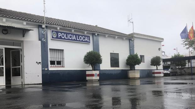 Buscan a un individuo que se exhibió desnudo delante de menores en un barrio de Arahal