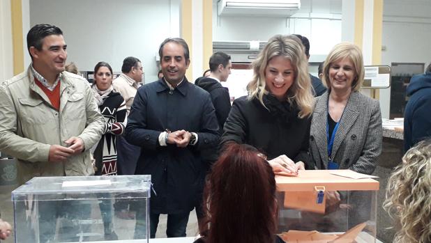 María José García Pelayo y Ana Mestre (PP) votan en Jerez
