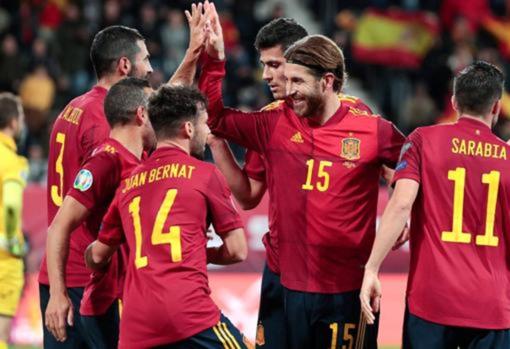 La selección celebra un gol