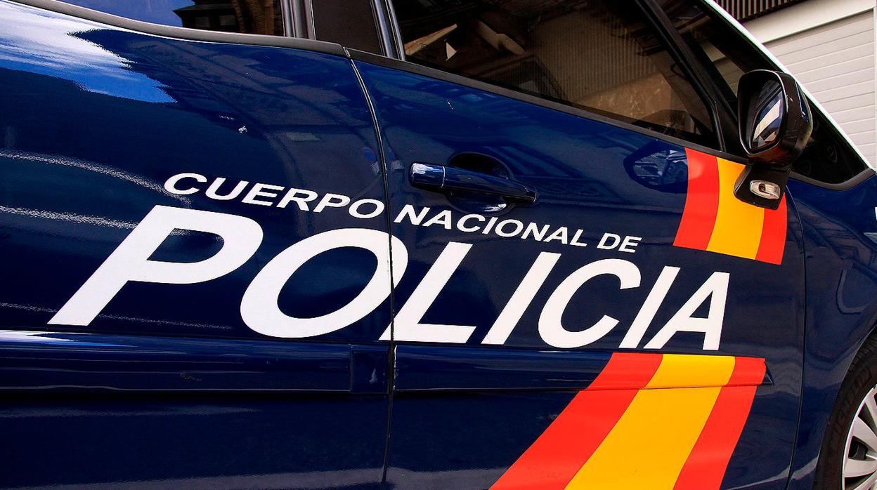 Dos policías salvan la vida a una mujer en Sanlúcar que estaba en parada cardiorrespiratoria