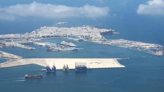 'Containerships CMA CGM' comenzará a operar desde la terminal de contenedores del Puerto de Cádiz