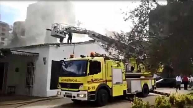 Desalojan a un centenar de personas por un incendio en Universo Santi