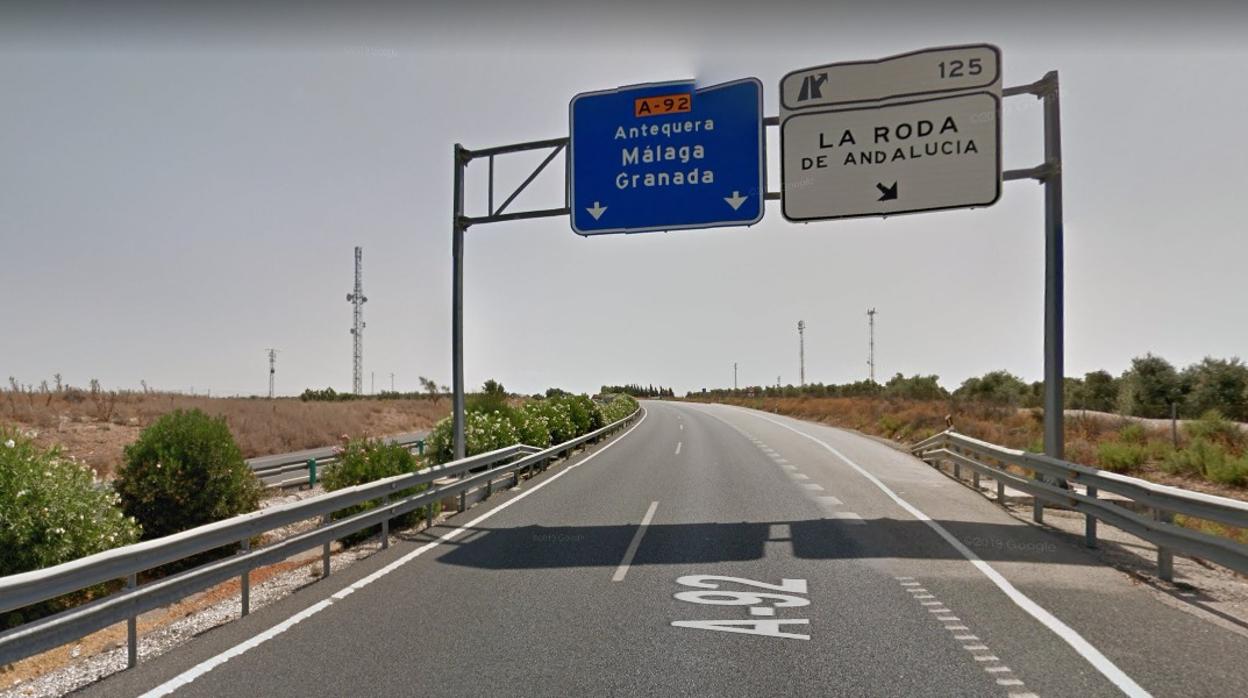 Cuatro personas resultan heridas tras cochar dos coches en la autovía A-92 a su paso por La Roda de Andalucía