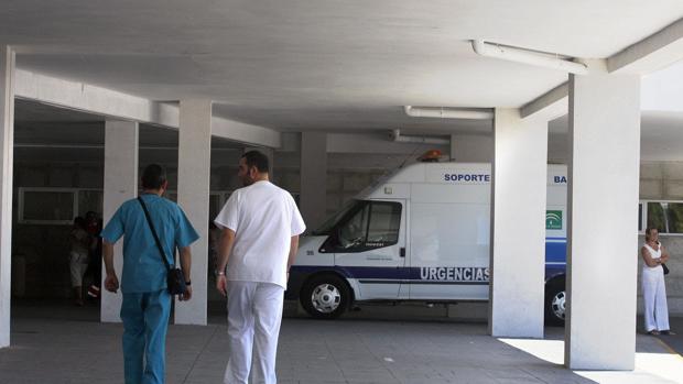 La Junta advierte a una empresa de ambulancias que redujo vehículos