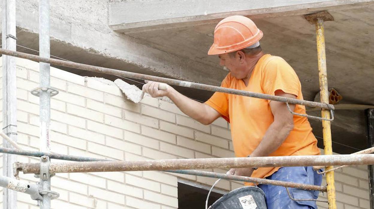 Seguridad Social envía sus informes de vida laboral y bases de cotización a 522.549 trabajadores en Cádiz